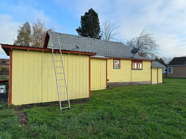 Building Photo - Darling 2 Bedroom Home in Hasley!