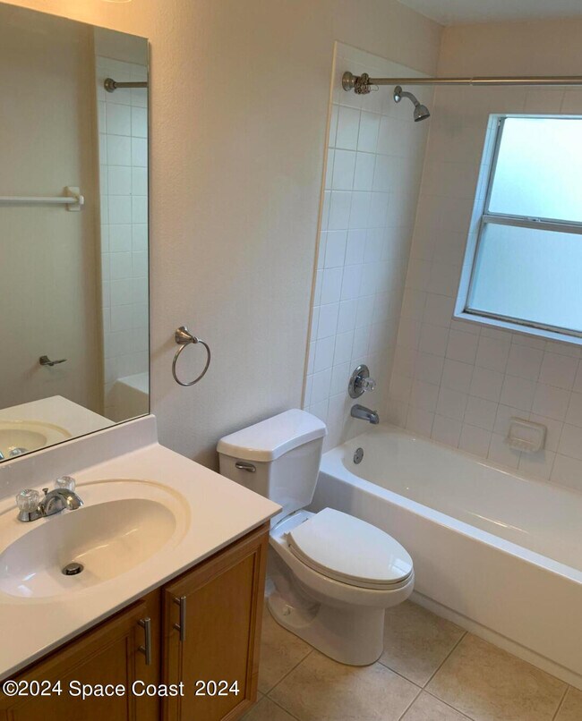 Building Photo - 1227 Hasley Pl