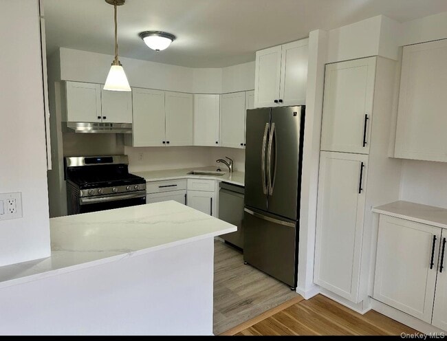 Building Photo - 31 Maple Ave