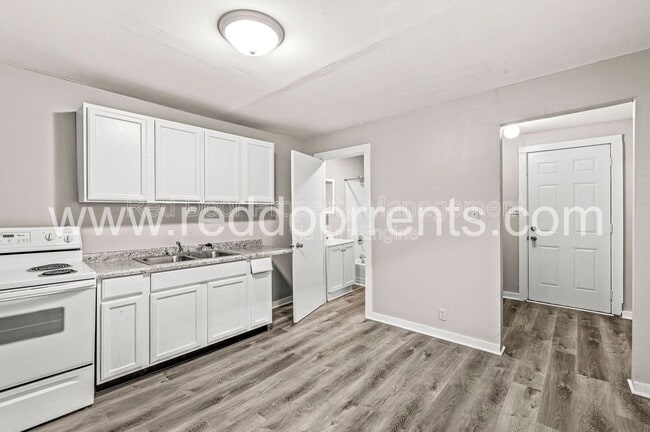 Building Photo - 970 Edgemont Ave