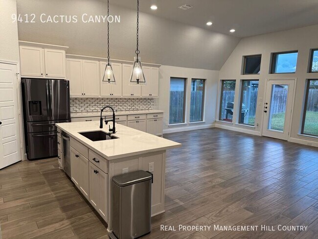 Building Photo - 9412 Cactus Canyon