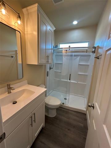 Building Photo - 200 Oak St