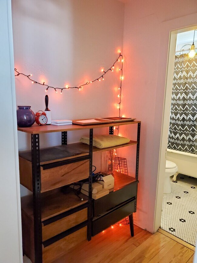 Building Photo - Laurel220 (KC-JF)