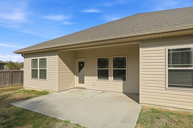 Building Photo - 52 Woodwater Cir