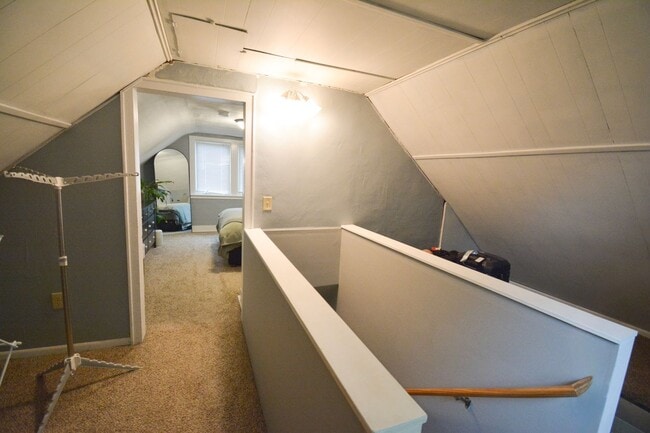 Building Photo - Tucked away, conveniently located, home fo...