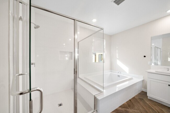 Building Photo - Split level floor plan on a gorgeously upgraded home