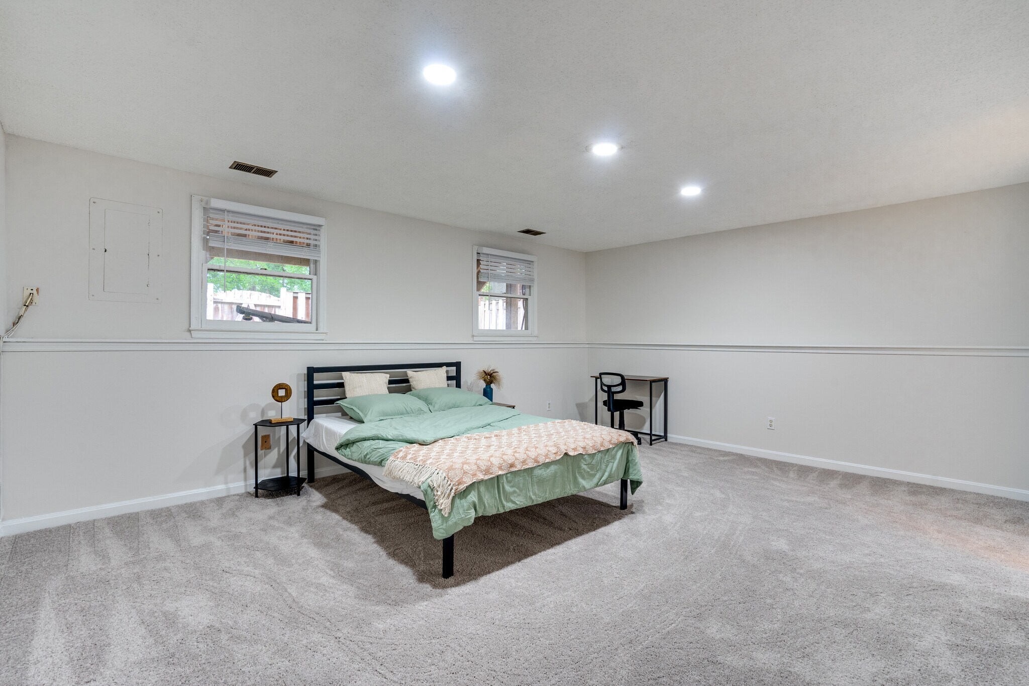 Building Photo - 3700 Roxbury Ln