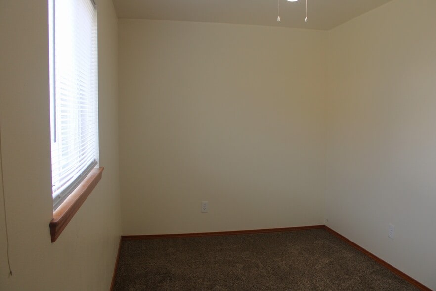 Building Photo - 1227 N Western Ave