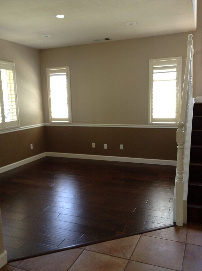 Building Photo - Beautiful Home!