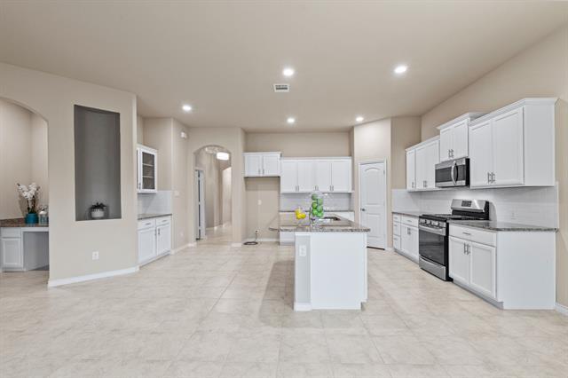 Building Photo - 2104 Lake Cliff Dr