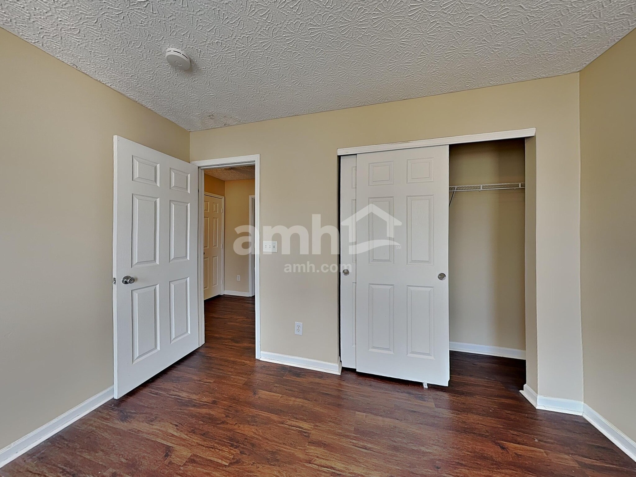 Building Photo - 2490 Delowe St