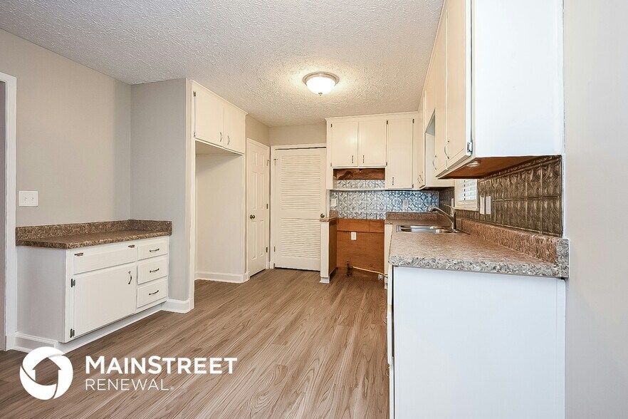 Building Photo - 220 Carmichael Rd