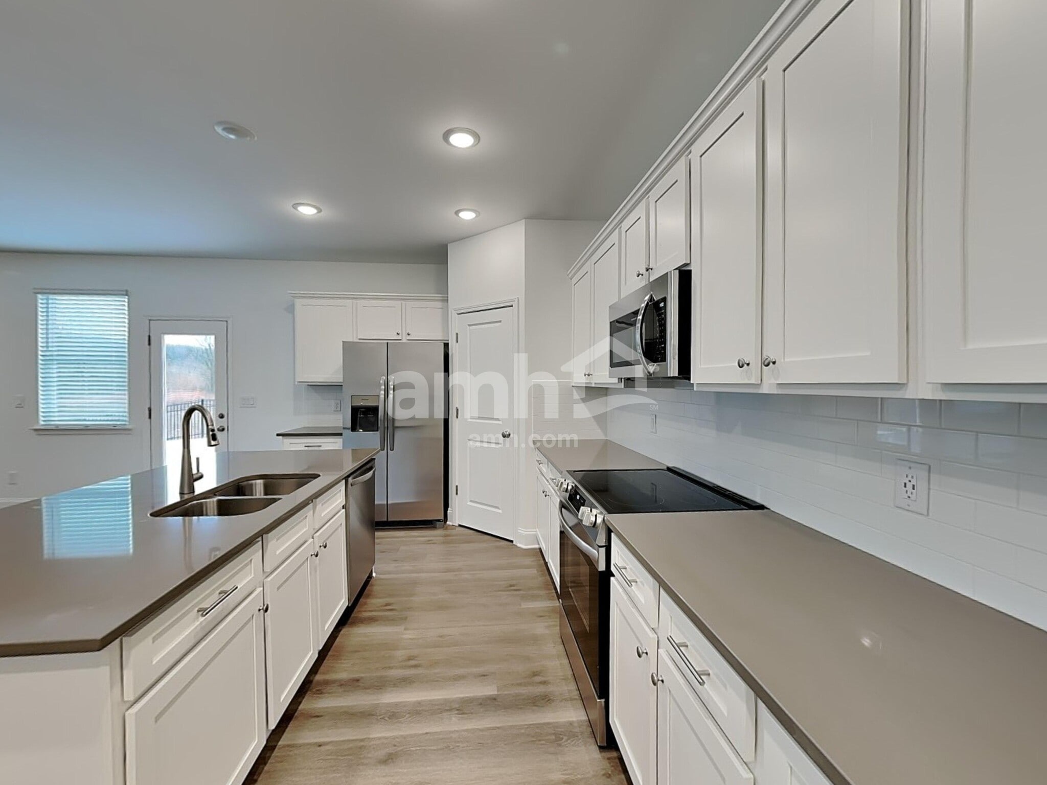 Building Photo - 380 Pointe Dr