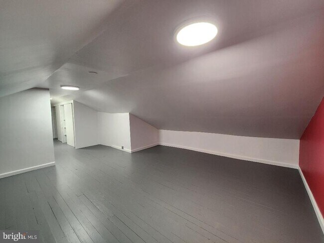 Building Photo - 644 Kingston Terrace
