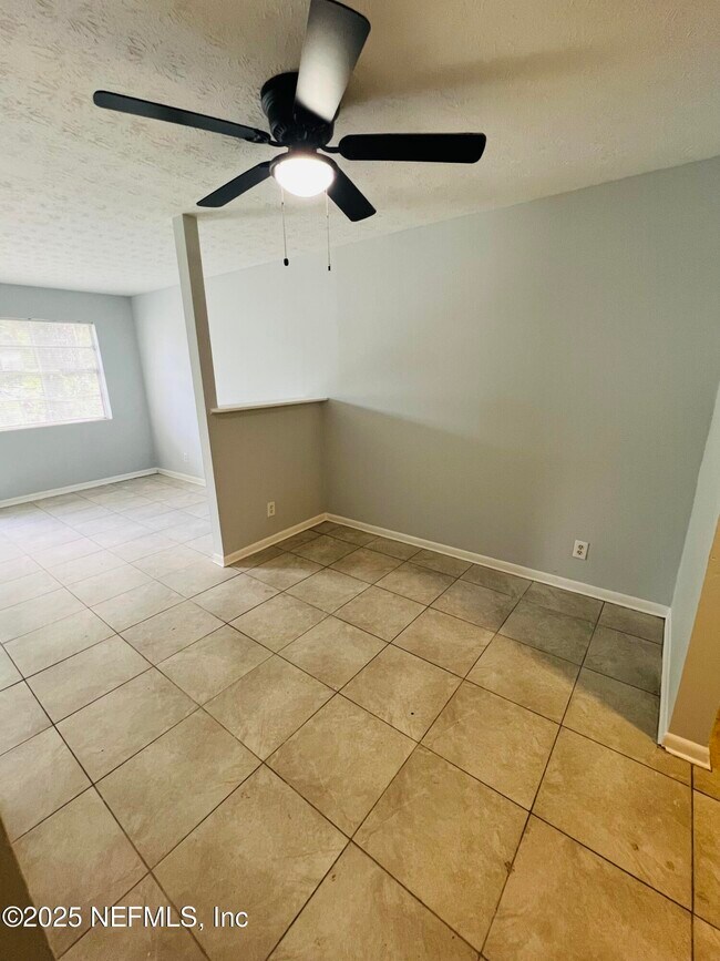 Building Photo - 3638 Lionell St