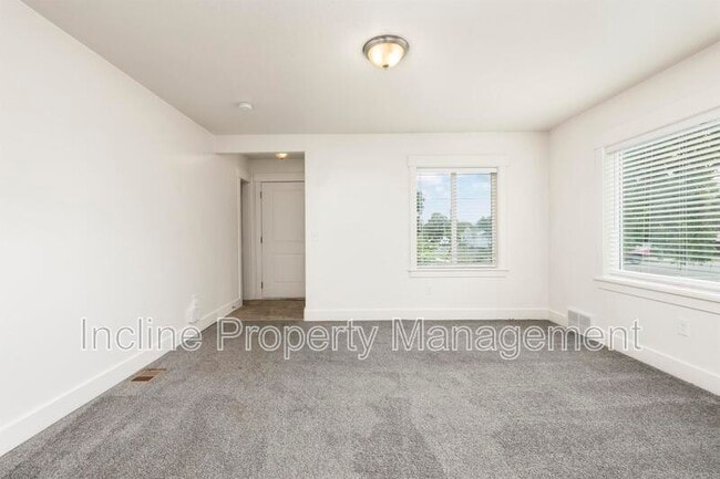 Building Photo - 792 500 N