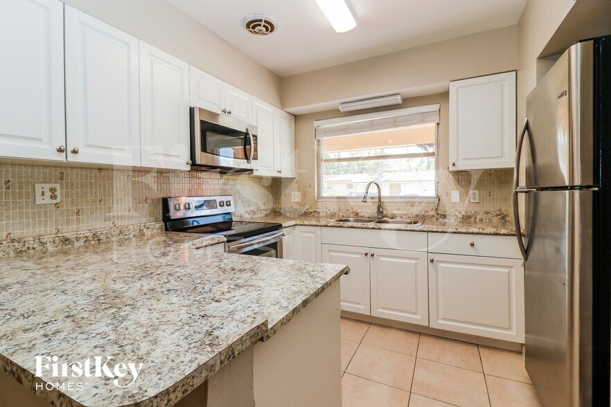 Building Photo - 5900 Grove St S