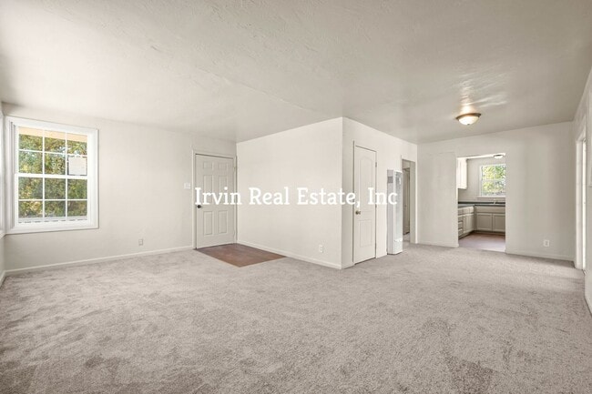 Building Photo - Nice 3 Bedroom PIttsburg with a big back yard