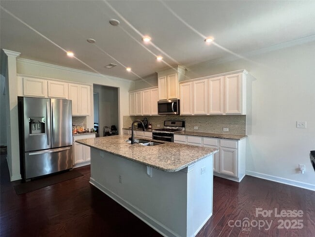 Building Photo - 8411 Flint Hill Dr