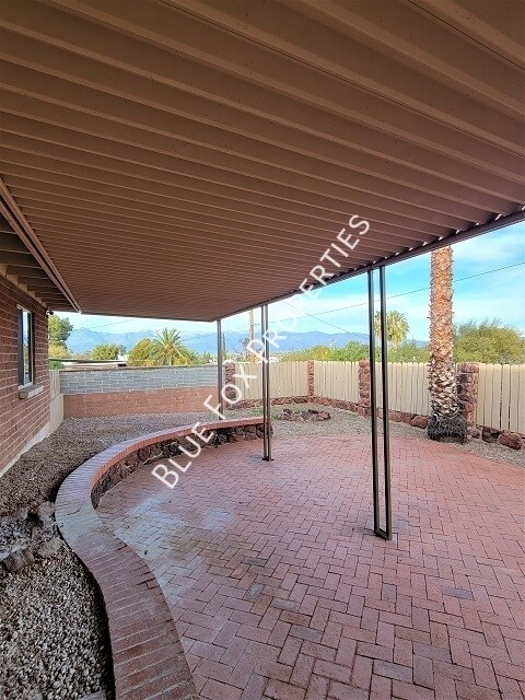 Building Photo - 1933 S Palma Pl