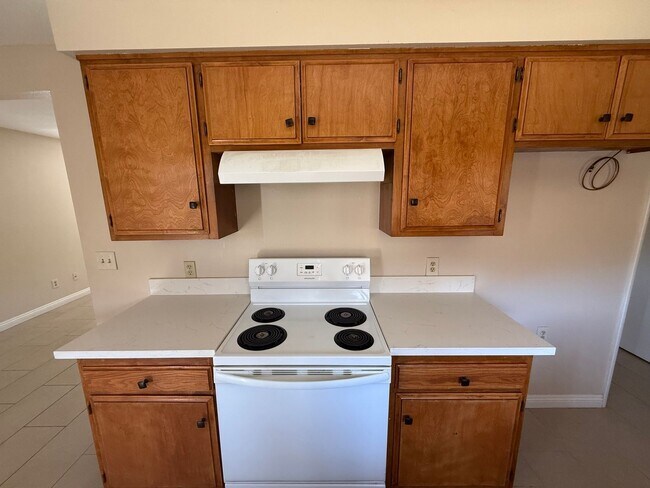 Building Photo - Duplex! 2 bedrooms 2 bathrooms