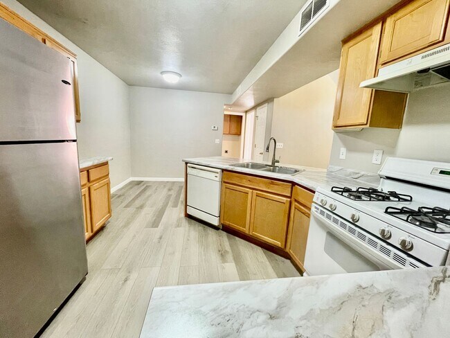 Building Photo - 908 W 180 S