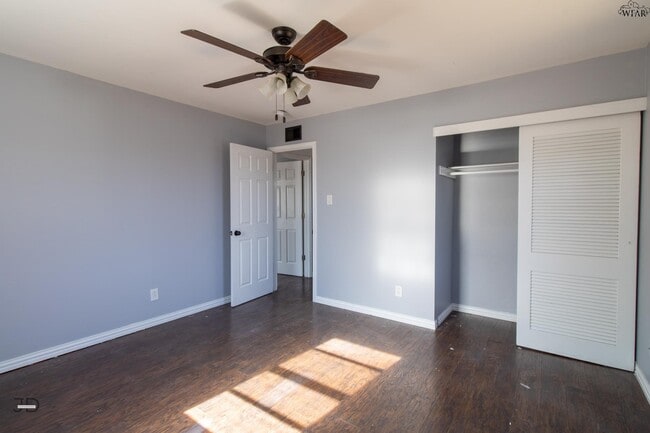 Building Photo - 4653 Balboa Dr