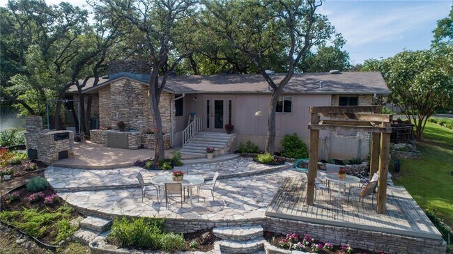 Building Photo - 610 Lancelot Way