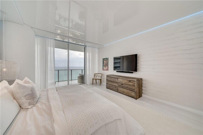 Building Photo - 2200 N Ocean Blvd