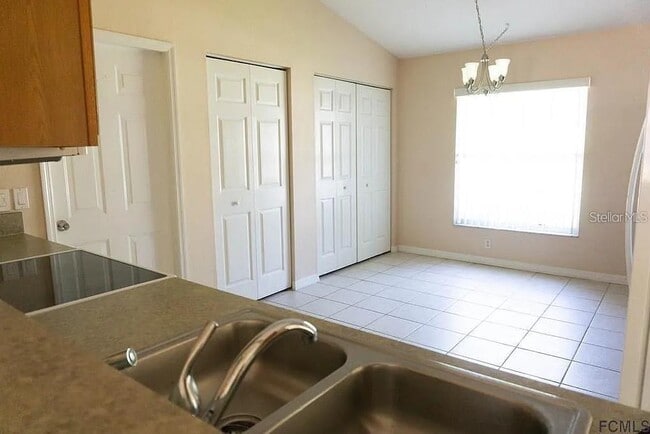 Building Photo - 4 Ricardo Pl