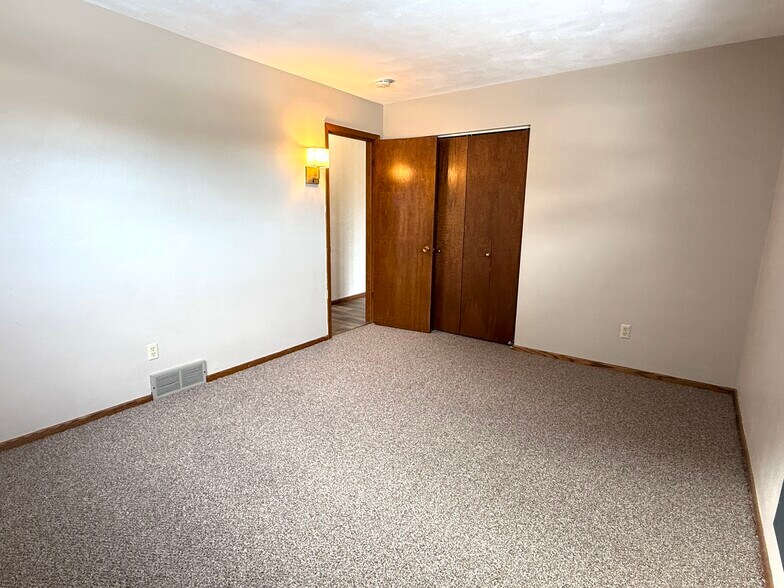 Building Photo - 1814 Spruce Dr