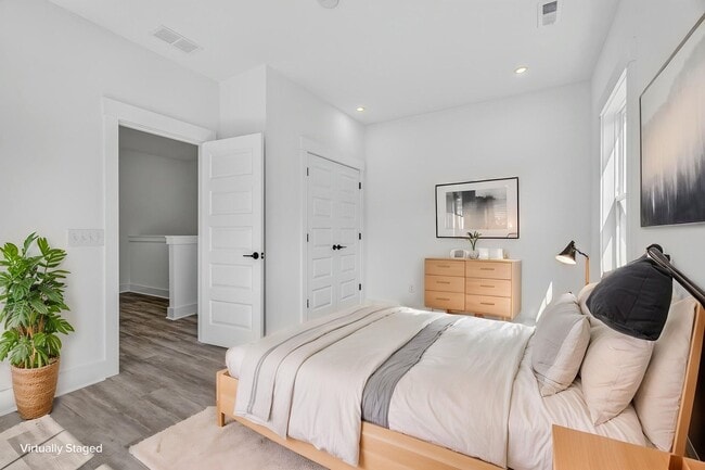 Building Photo - Modern Comfort in the Heart of Johns Island