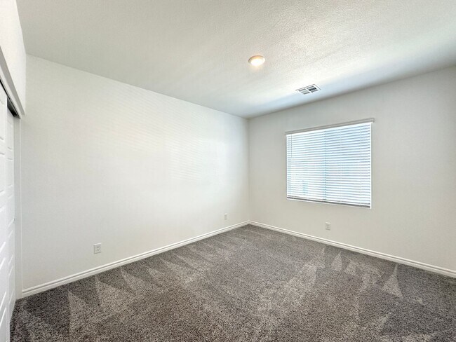 Building Photo - 8357 Aurora Rdg Ave