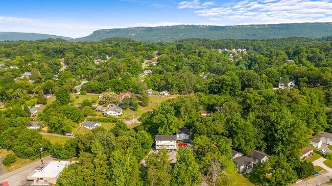 Building Photo - 105 P' Poole Ave #101: Red Bank 1Bed/1Bath Apartment w/ Laundry Units, Central AC, and Granite Co...