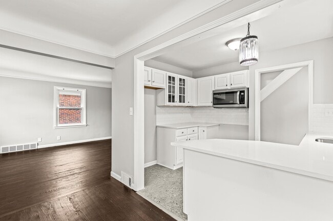 Building Photo - 6938 Fenton St