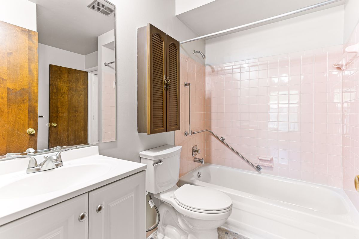 Building Photo - 46323 Gainsborough Dr