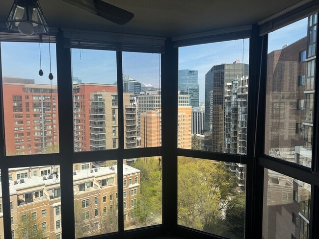 Building Photo - 1600 N Oak St