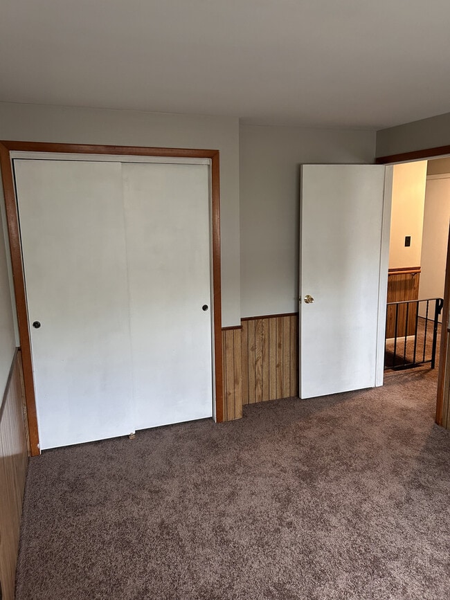 Building Photo - 208 Dee Rd