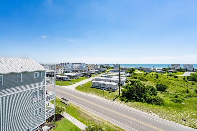 Building Photo - 3 bedroom, 2 1/2 bath unfurnished Townhouse located in Surf City-Ocean views