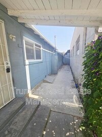 Building Photo - 1020 S Gerhart Ave