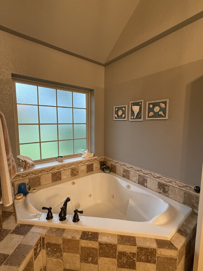 Building Photo - Custom 5 BR / 3 Car Garage, Home theater, ...
