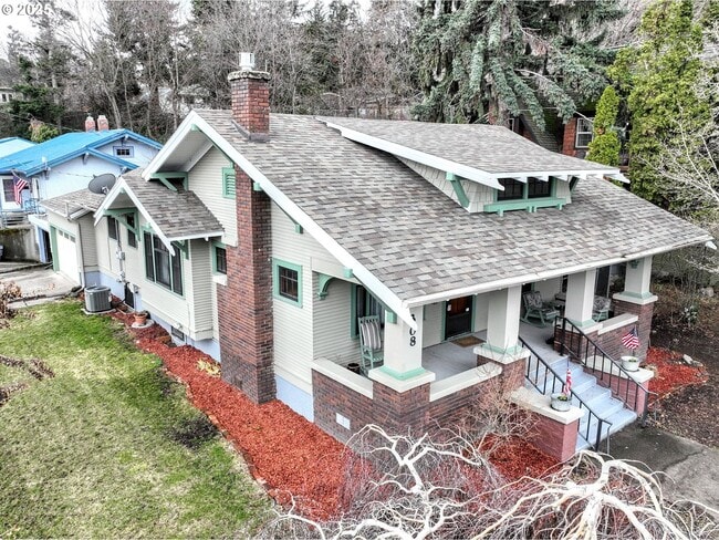 Building Photo - Craftsman style custom home in downtown La Grande