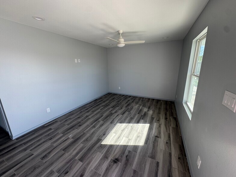 Building Photo - 21 Dunlap St