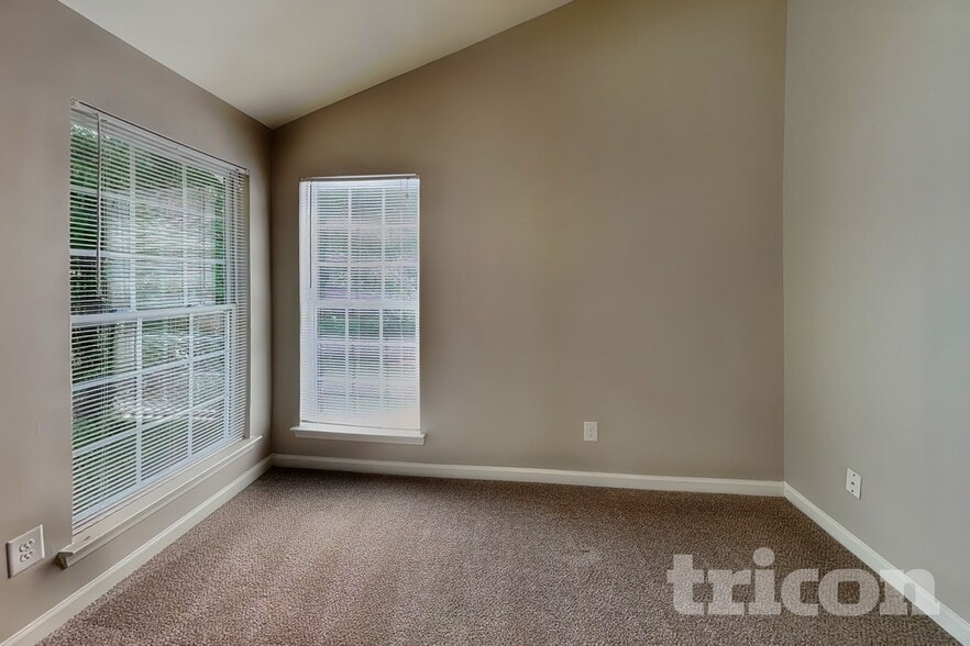 Building Photo - 5743 Village Loop