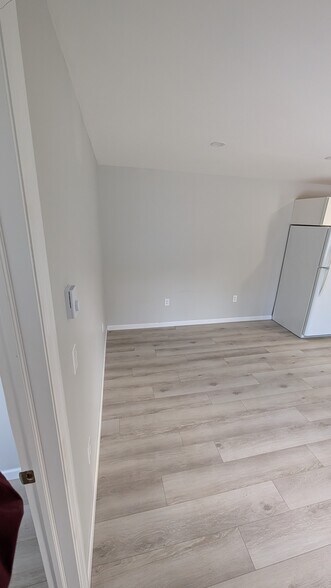 Building Photo - 3665 Essex Rd