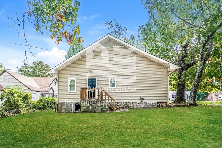 Building Photo - 8028 Rugby Ave