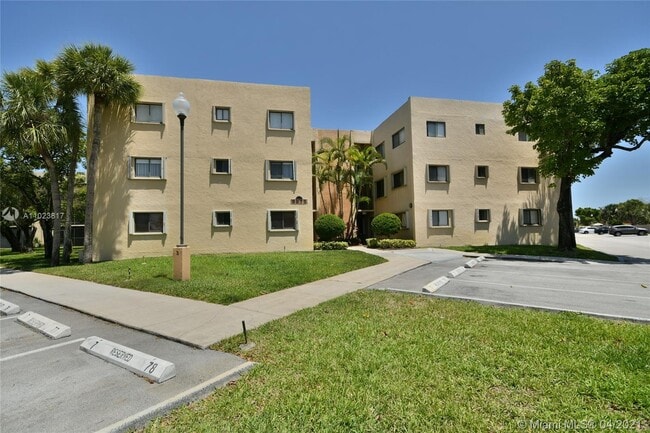 Building Photo - 8075 SW 107th Ave