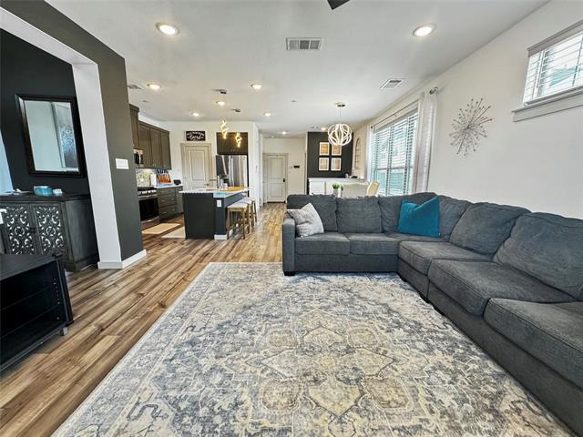Building Photo - 677 Watersedge Ct