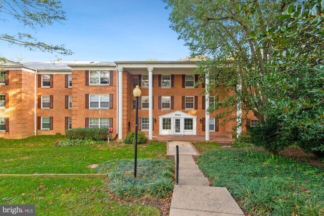 Building Photo - 7640 Provincial Dr