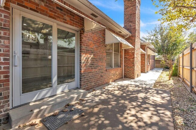 Building Photo - 6313 Glenbrook Ct